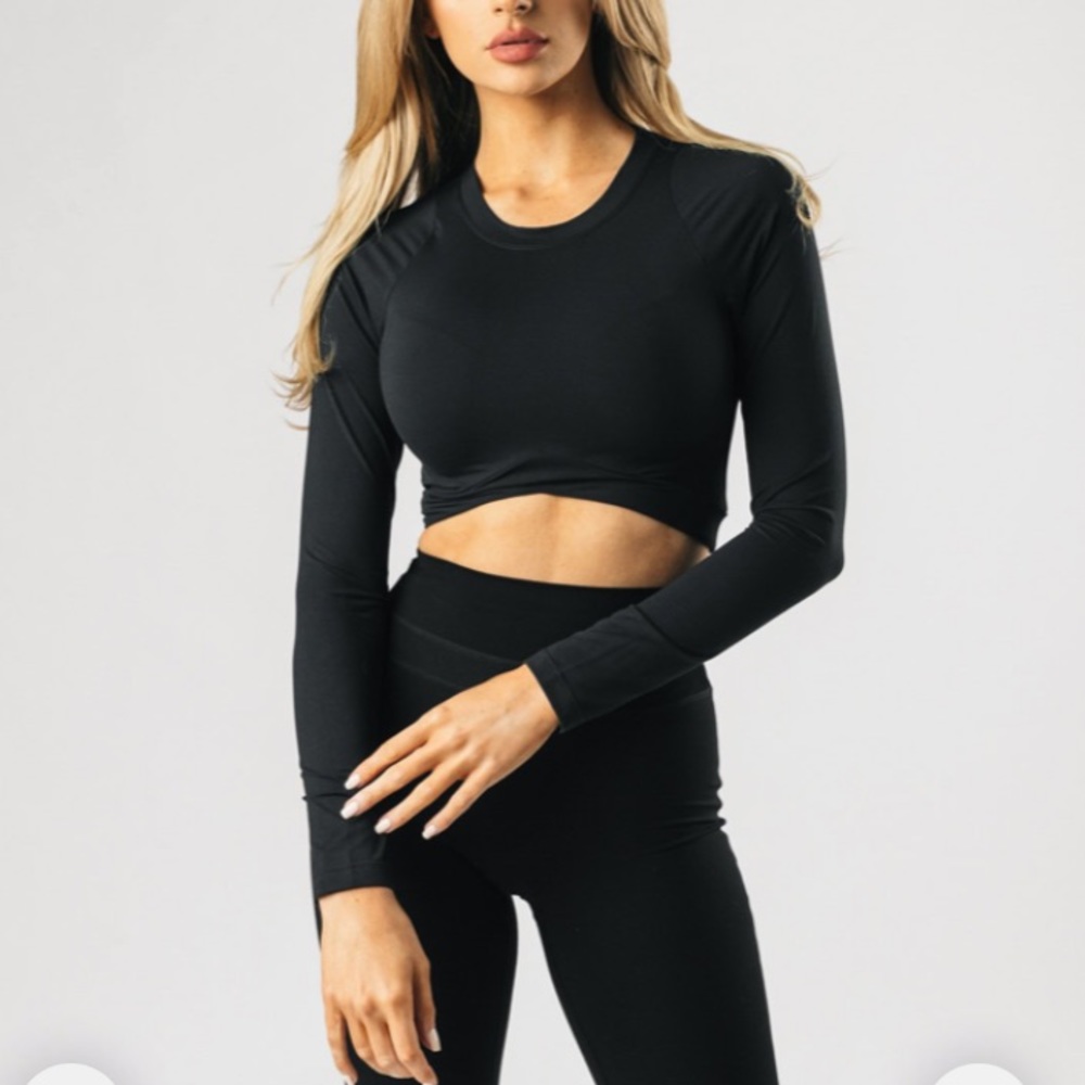 Ultra soft cropped long sleeve from alphalete!!